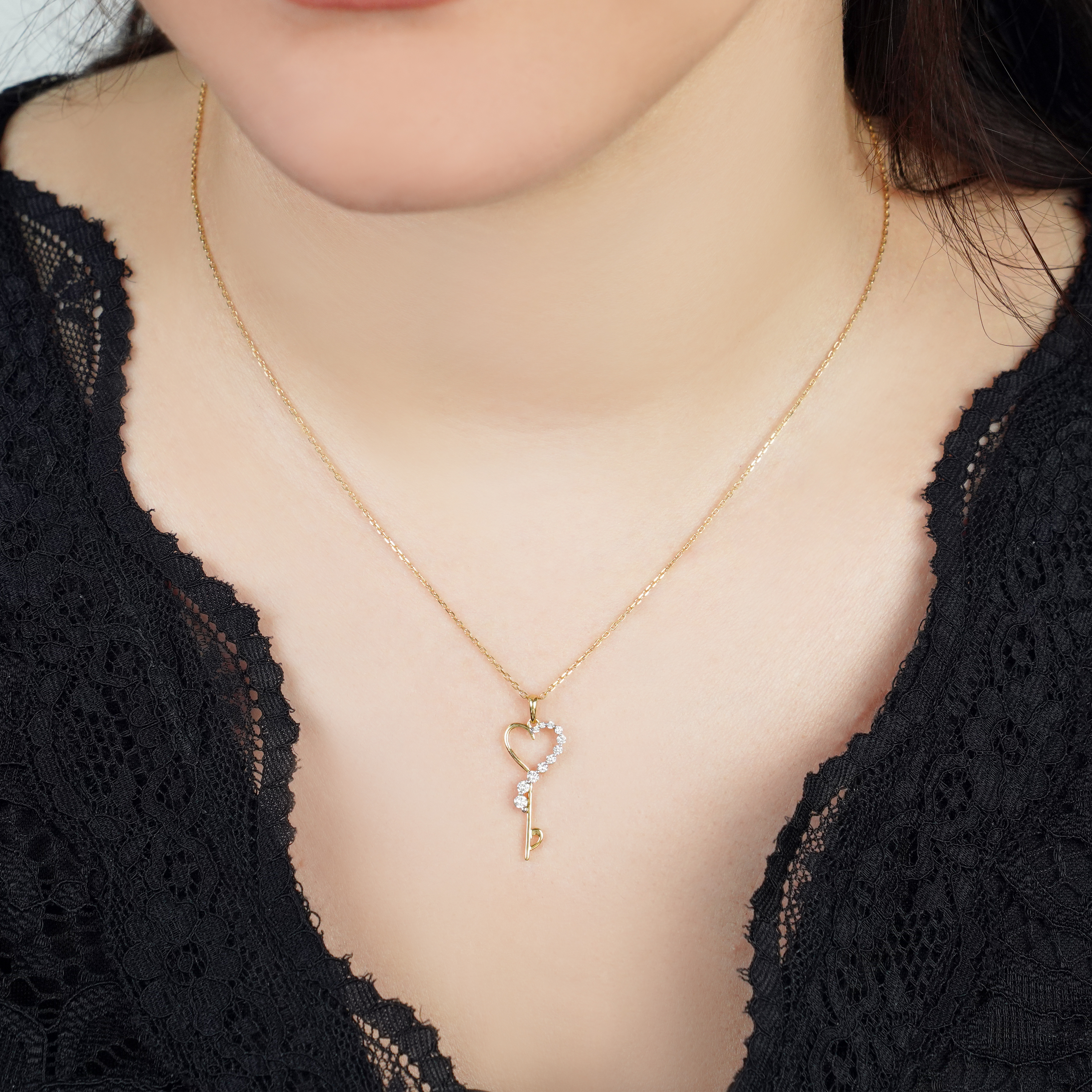 Exquisite 18K Yellow Gold Heart Key Necklace with Natural Diamonds – Dunyati Collection
