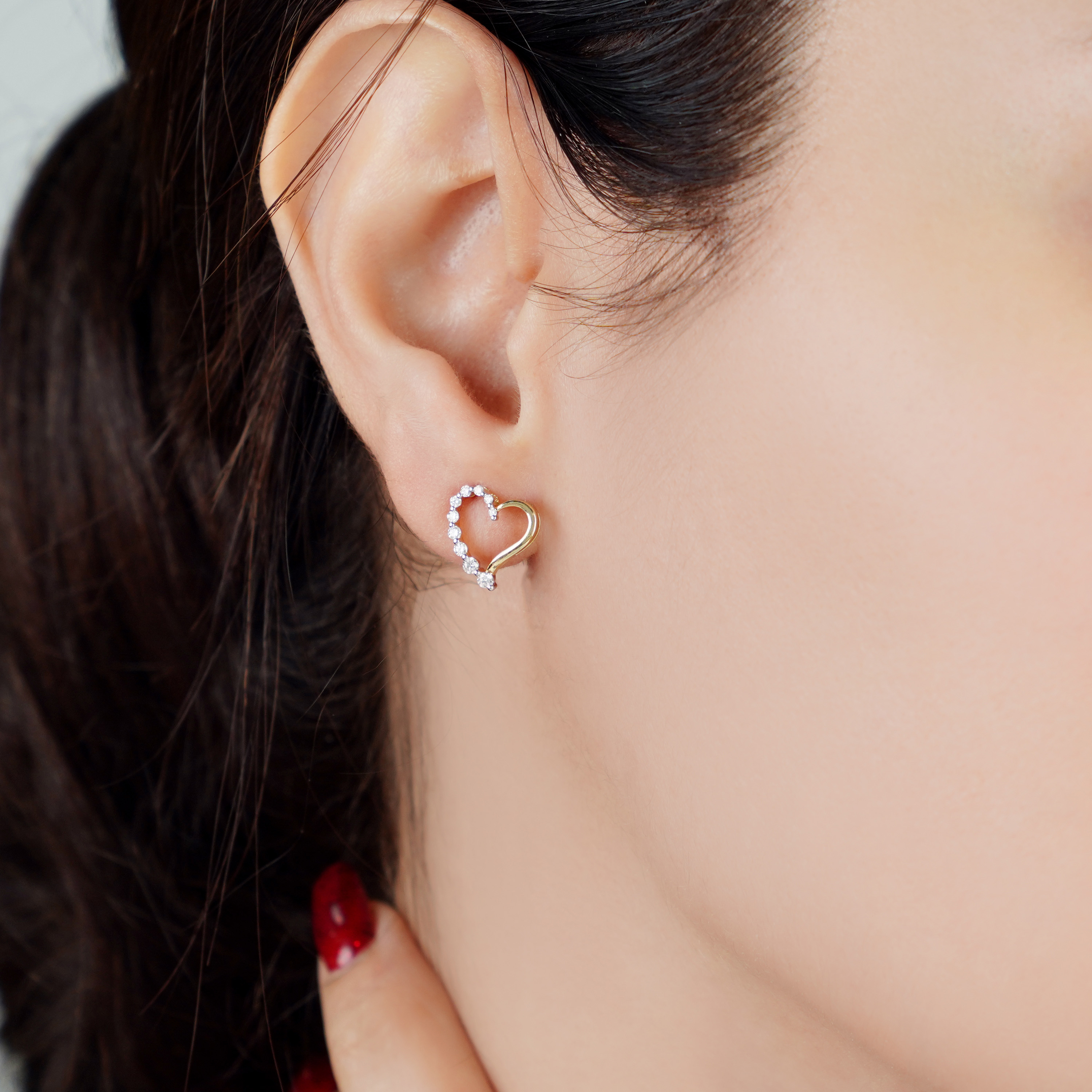 18k Yellow Gold Heart-Shaped Diamond Earrings