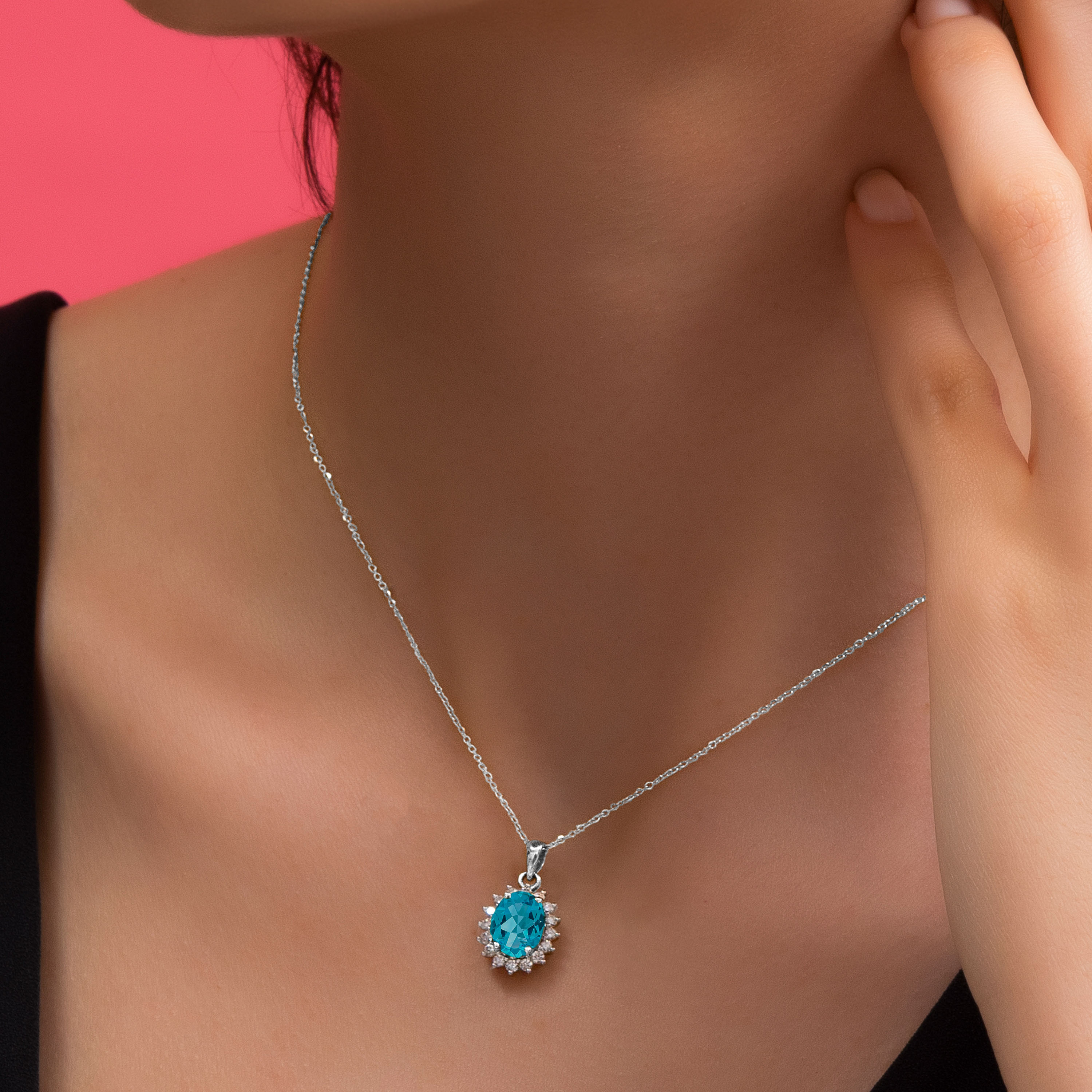 18k White Gold Necklace With Blue Topaz from Diana Collection