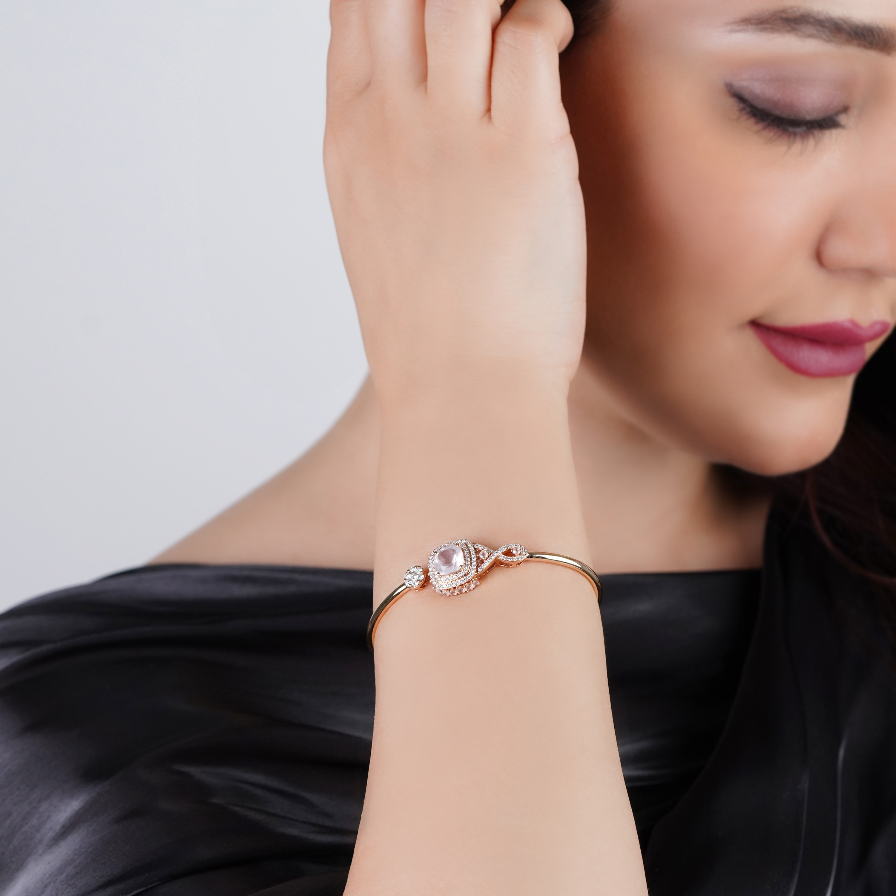 18k Rose Gold Bangle With Natural Diamonds And Rose Quartz Stone From Vida Collection