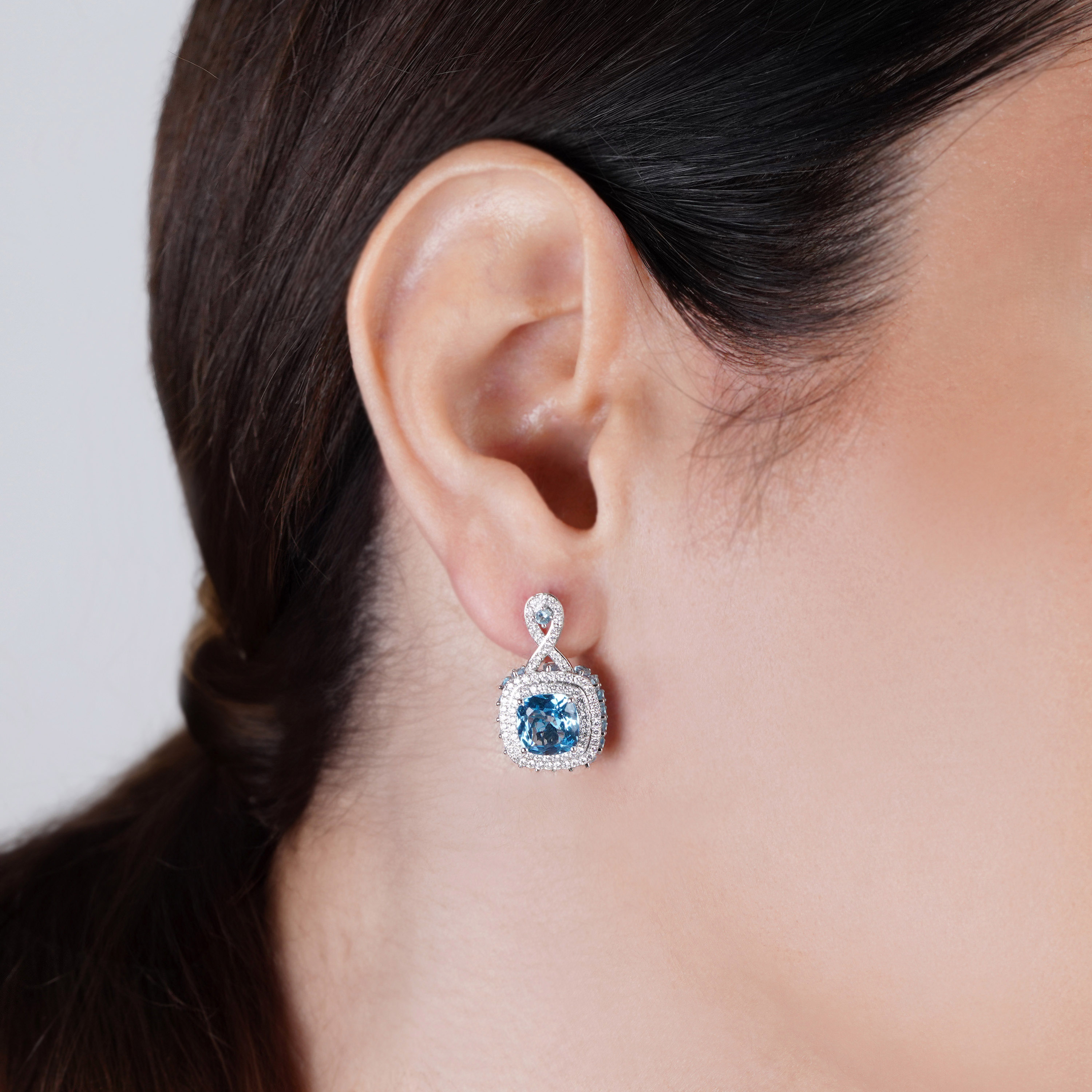 18K White Gold Earring with Natural Diamonds and Blue Topaz – Vida Collection