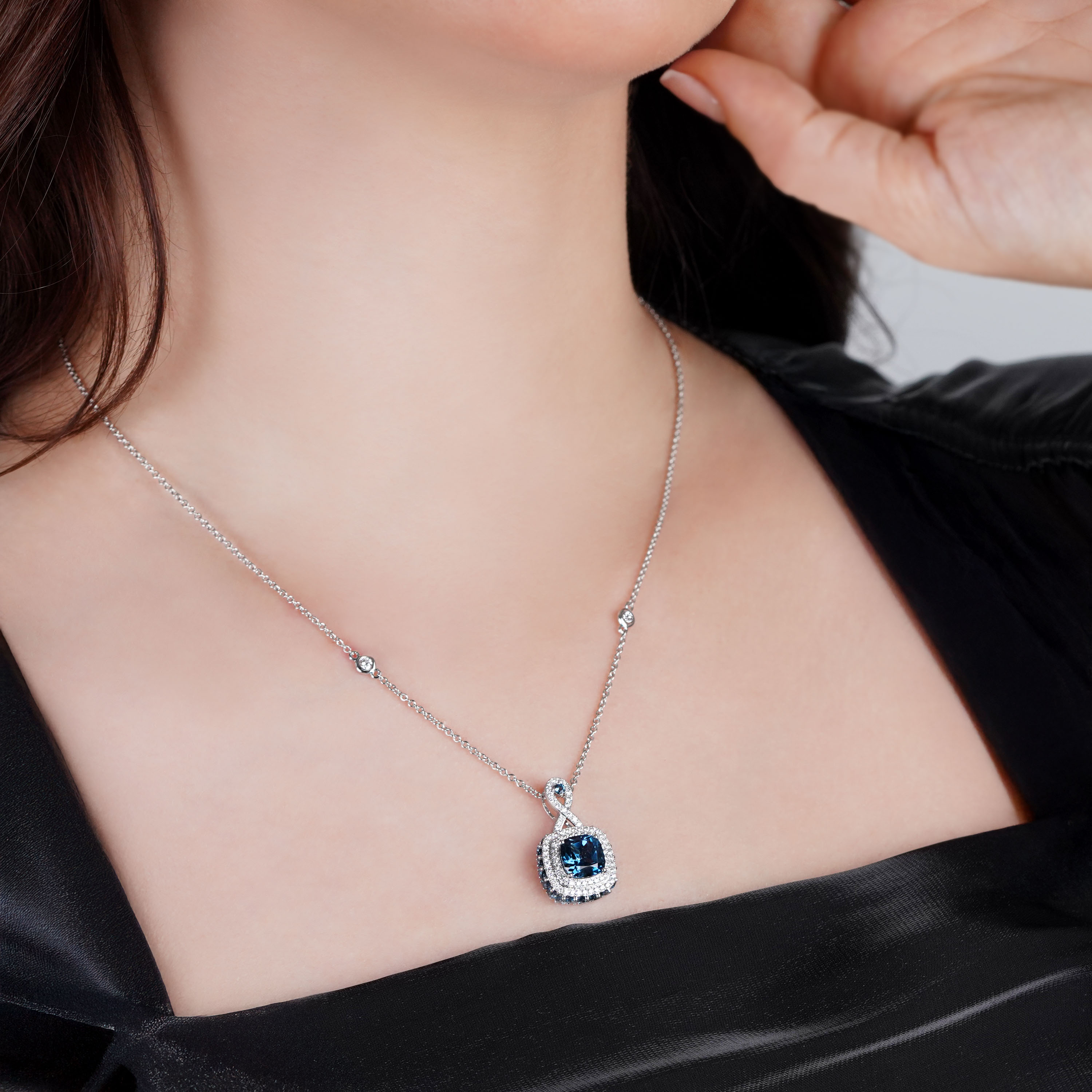 18K White Gold Necklace with Diamond and London Blue Topaz – Vida Collection