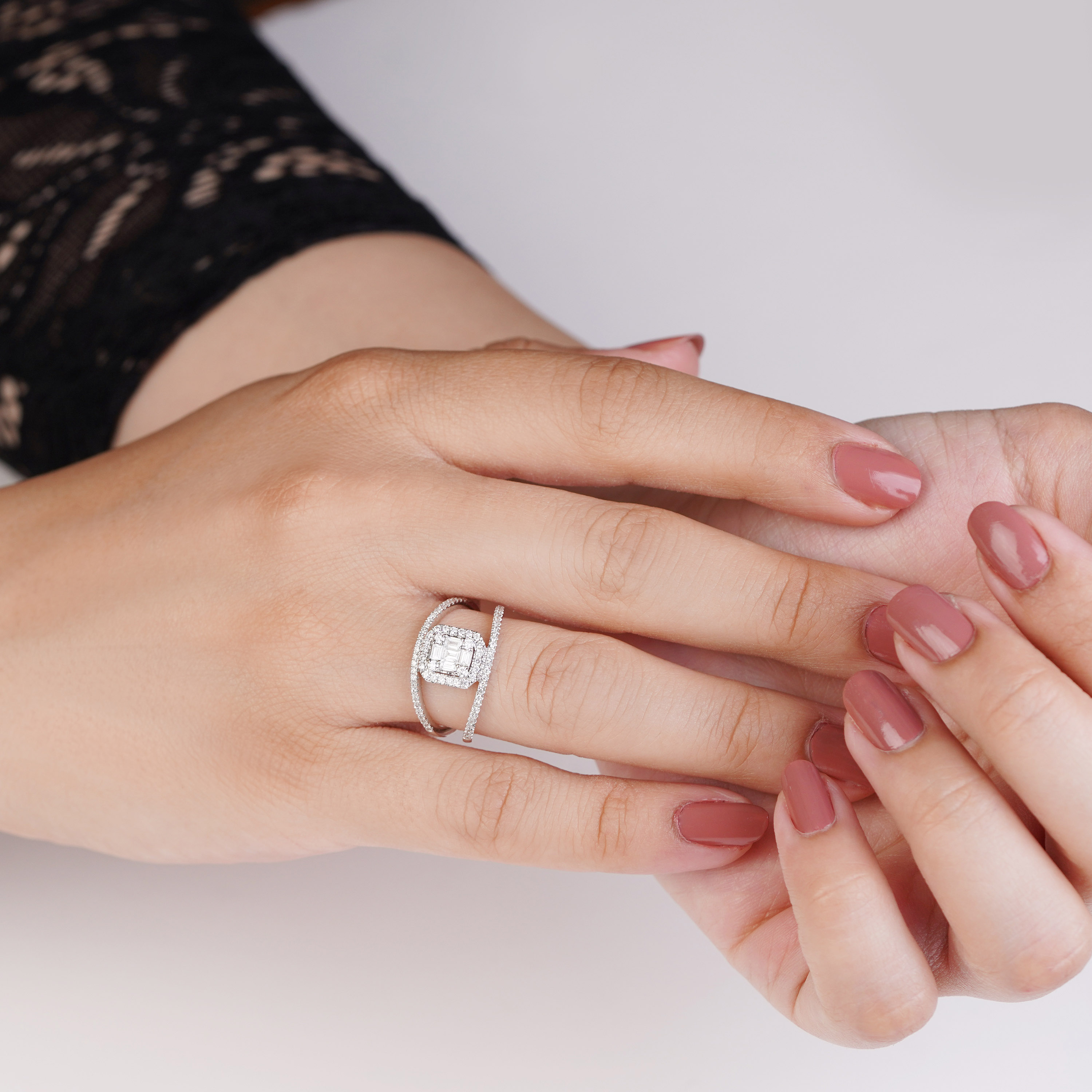 18k White Gold Ring with Natural Diamonds & Square Baguette Diamond - Carre Collection