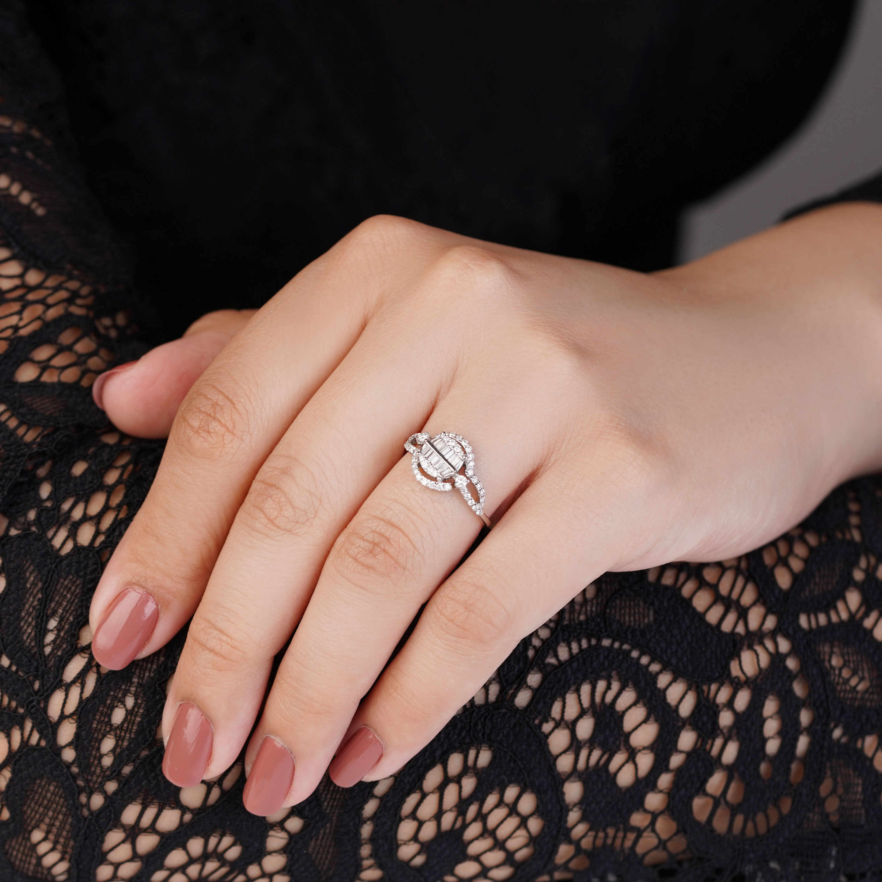 18K White Gold Ring Adorned with Natural Diamonds – Carre Collection