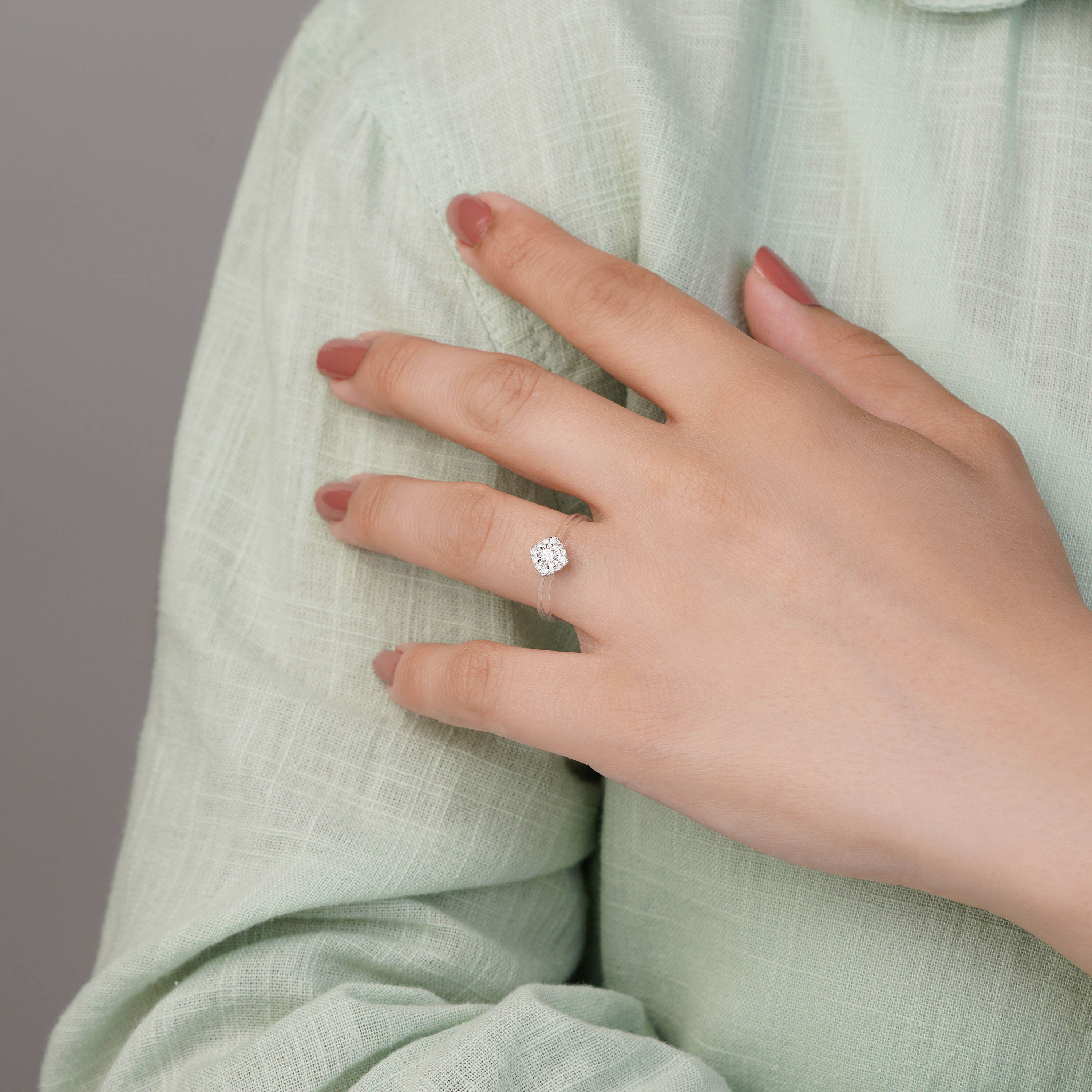 18k White Gold Ring with Fish Thread Band & Natural Diamonds - Float Collection