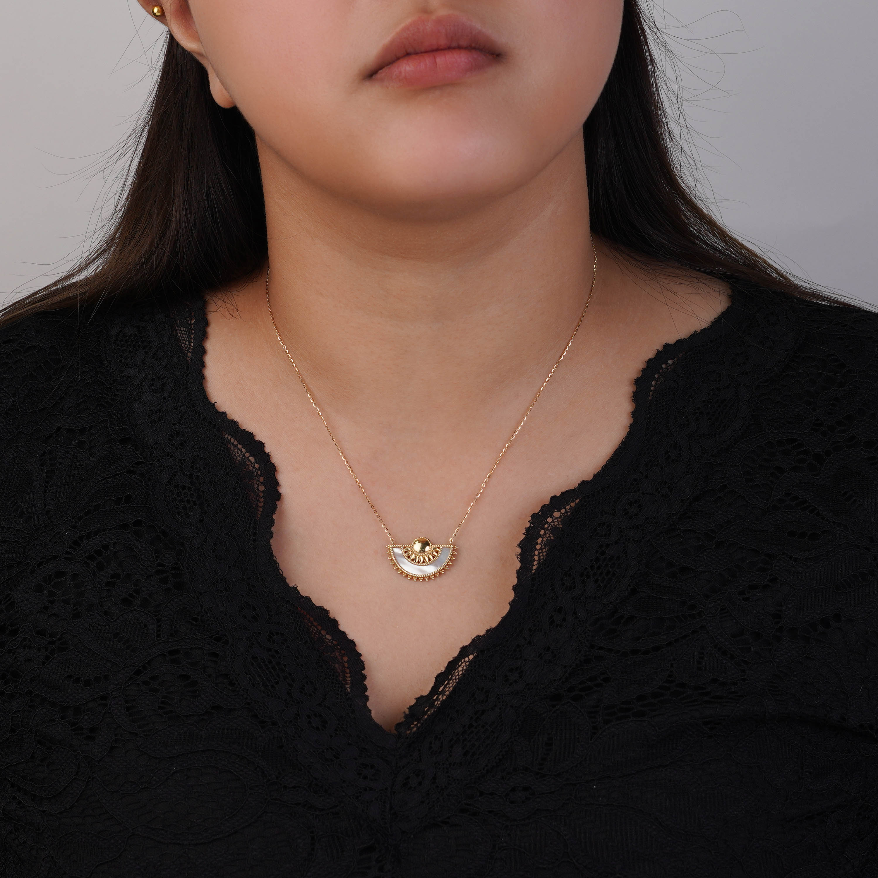 18K Yellow Gold Mother of Pearl Necklace - Shnaf Gold Collection
