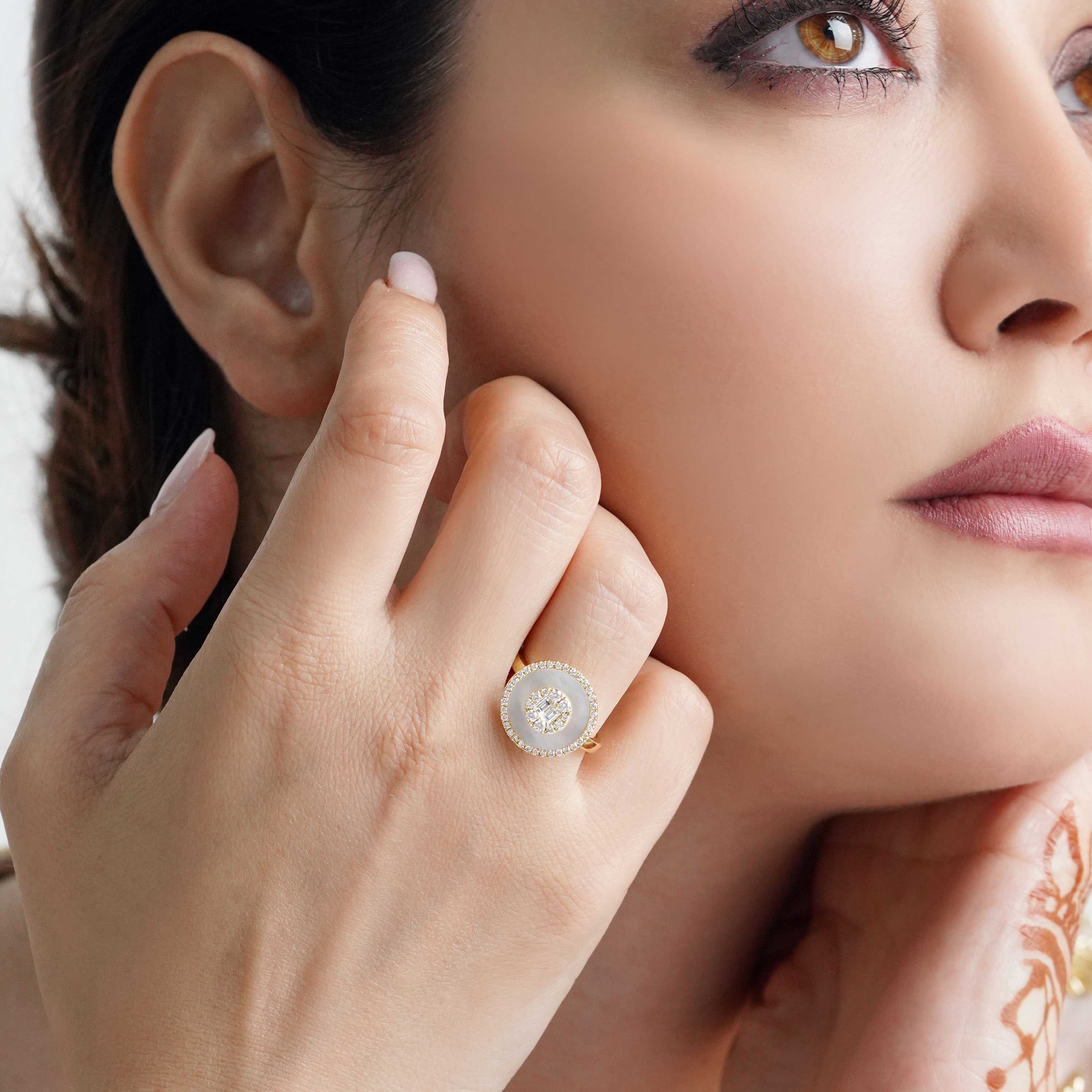 18K Yellow Gold Ring with Diamonds & Mother of Pearl – Mosaic Collection