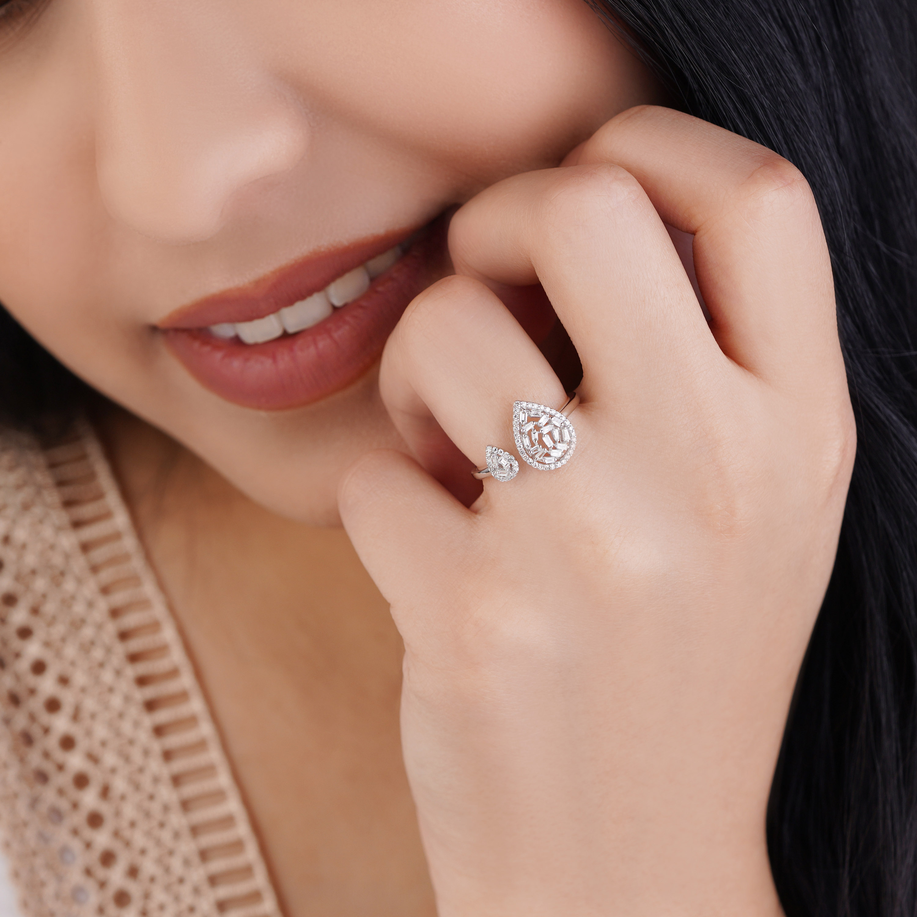 18K White Gold Baguette Diamond Ring – Frost Collection