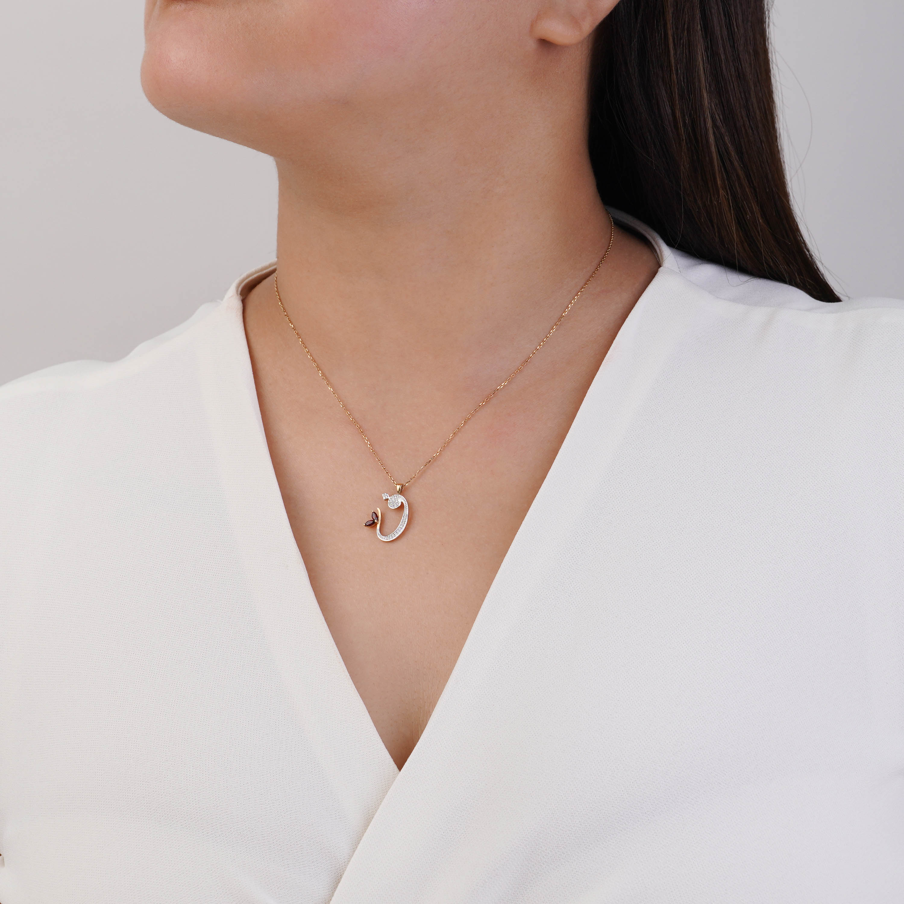 18K Yellow Gold Arabic Letter ‘Faa’ Necklace – Horoufi Diamond Collection