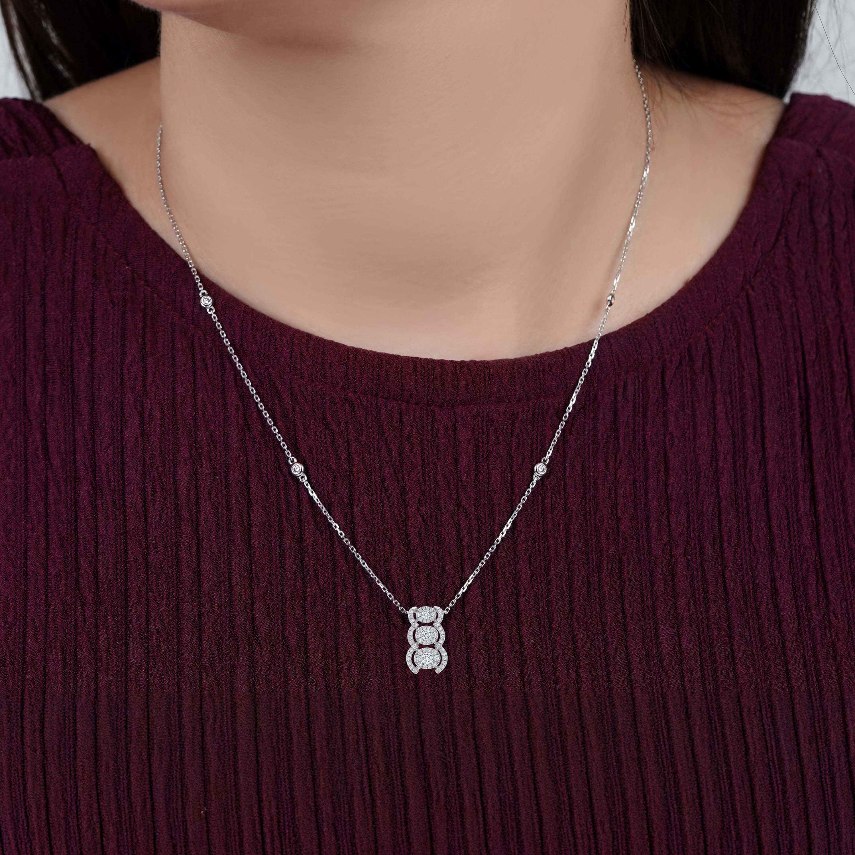Elegant 18K White Gold Diamond Necklace – 365 Collection