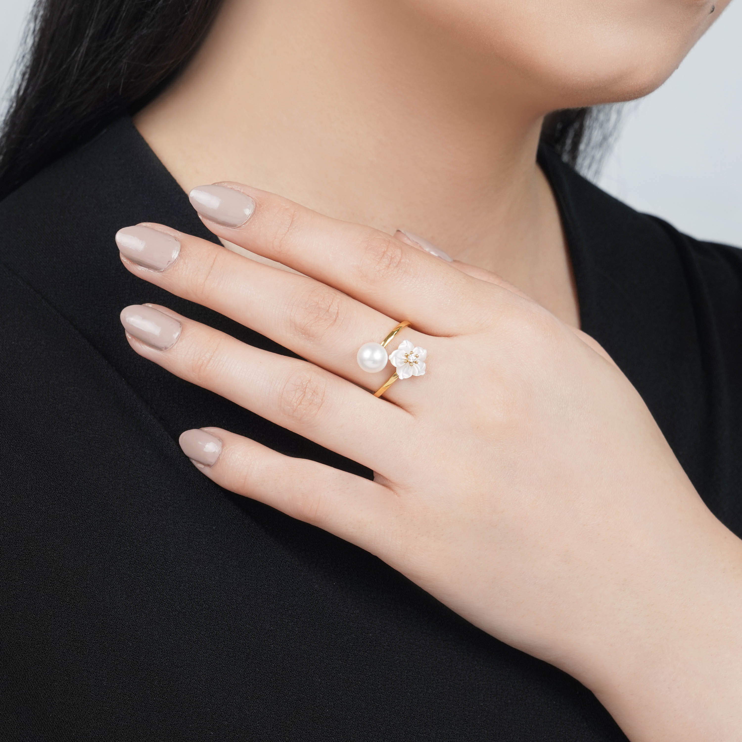 18K Gold Ring with MOP Flower, Zircon & Single Pearl – Worood Collection