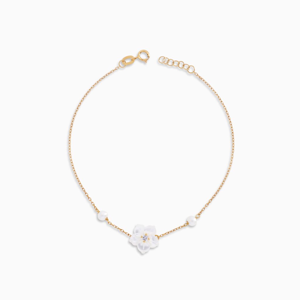 18k Yellow Gold Bracelet Adorned with Mother of Pearl Flowers and Pearls | Worood Collection