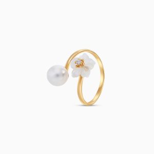 18k Gold Ring Featuring Mother of Pearl Flower, Zircon & Single Pearl | Worood Collection